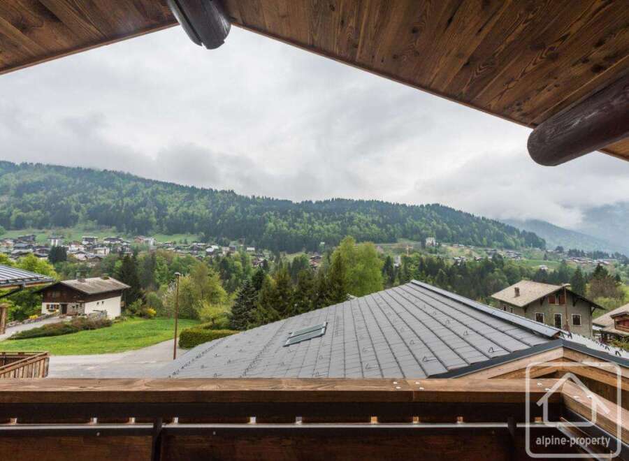 Enjoy breathtaking mountain views from this stunning property.