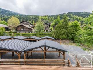 Discover a charming property nestled in a picturesque mountain setting.
