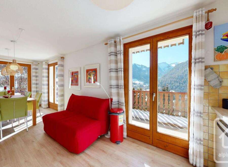Experience the charm of this stunning property, boasting breathtaking mountain views from its expansive windows.