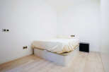Discover this cozy bedroom featuring a comfortable bed and a minimalist design.