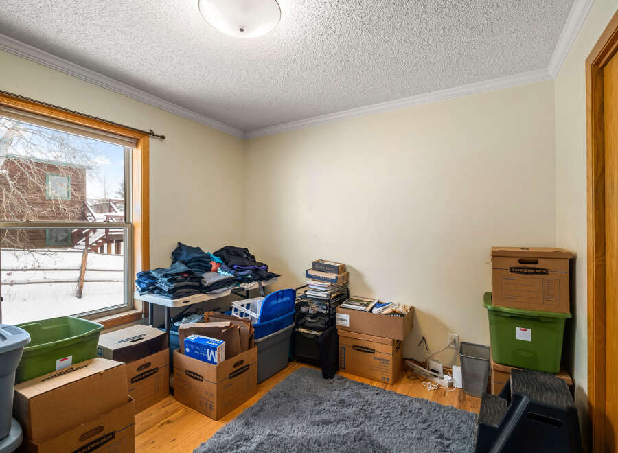 This room offers ample storage space, perfect for organizing belongings.