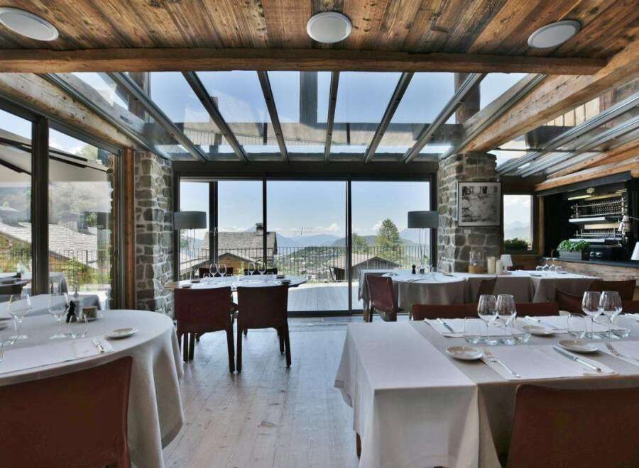 Experience the epitome of luxury dining in this exquisite restaurant.