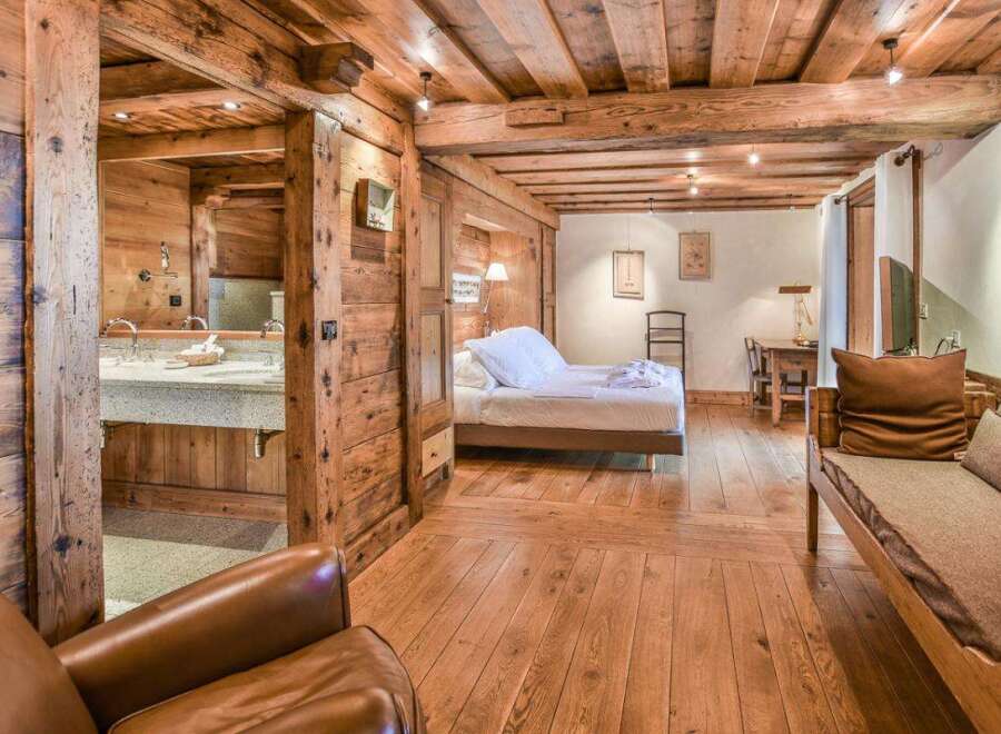 Experience rustic elegance in this stunning property, featuring exquisite wooden details throughout.
