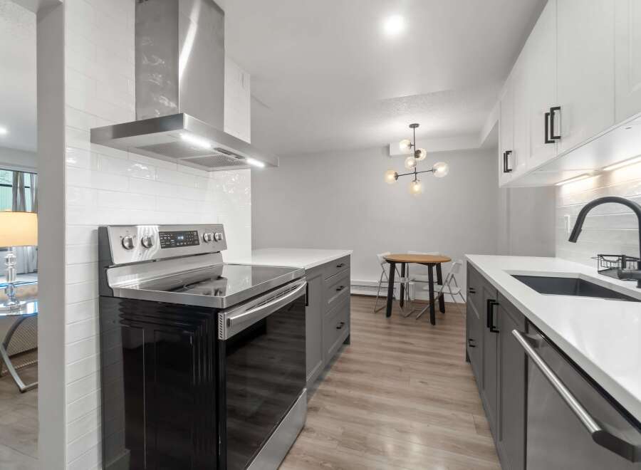 This modern kitchen boasts sleek design elements and high-end finishes.