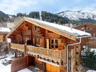 Discover the charm of this stunning wooden chalet nestled in a picturesque mountain setting.