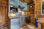 Discover the charm of this cozy kitchen, perfect for preparing delicious meals.