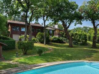 Discover your dream home with this stunning property! This beautiful house boasts a private pool, lush green lawns, and mature trees, creating a serene and inviting atmosphere.