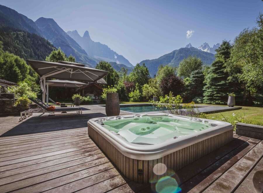 Escape to your own private oasis with this stunning property! Enjoy breathtaking mountain views from the comfort of your hot tub, perfect for relaxation and unwinding.