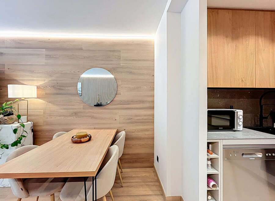 This stunning property boasts a modern open-plan design, perfect for contemporary living.