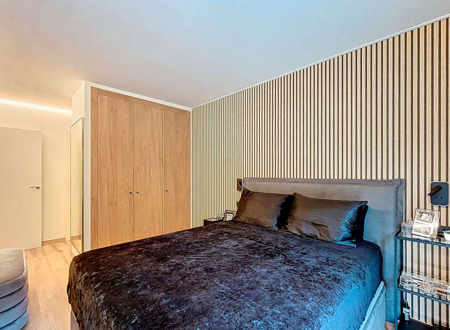 This stunning bedroom boasts a modern design with a focus on natural elements.