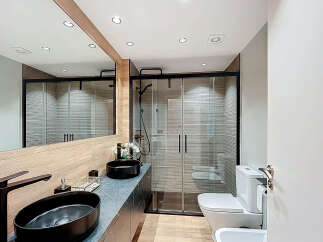 Step into modern luxury with this stunning bathroom design.