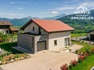 Discover your dream home in a picturesque setting! This stunning property boasts a modern design with a spacious layout, perfect for comfortable living.