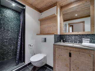 This stunning bathroom boasts a luxurious design with a modern touch.