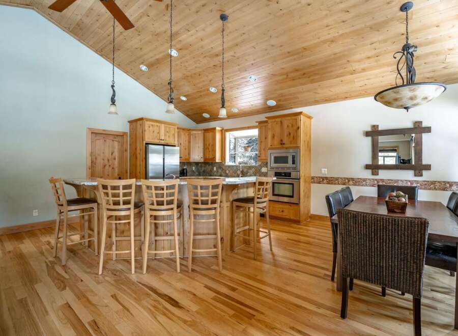 This stunning kitchen boasts a warm and inviting atmosphere, perfect for both everyday living and entertaining.