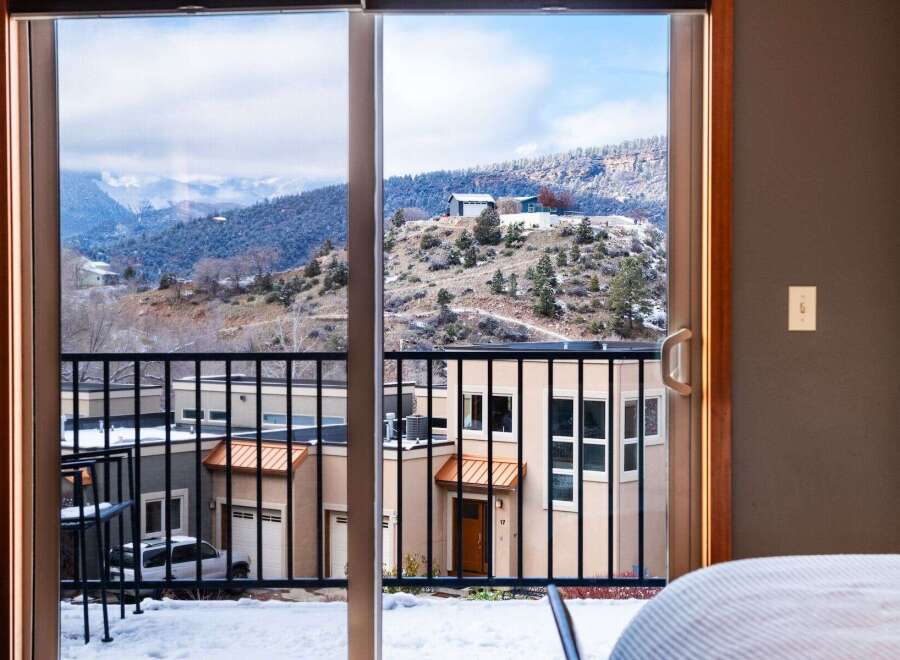 Enjoy breathtaking mountain views from this stunning property! This home features a modern design with large windows, allowing natural light to flood the interior.