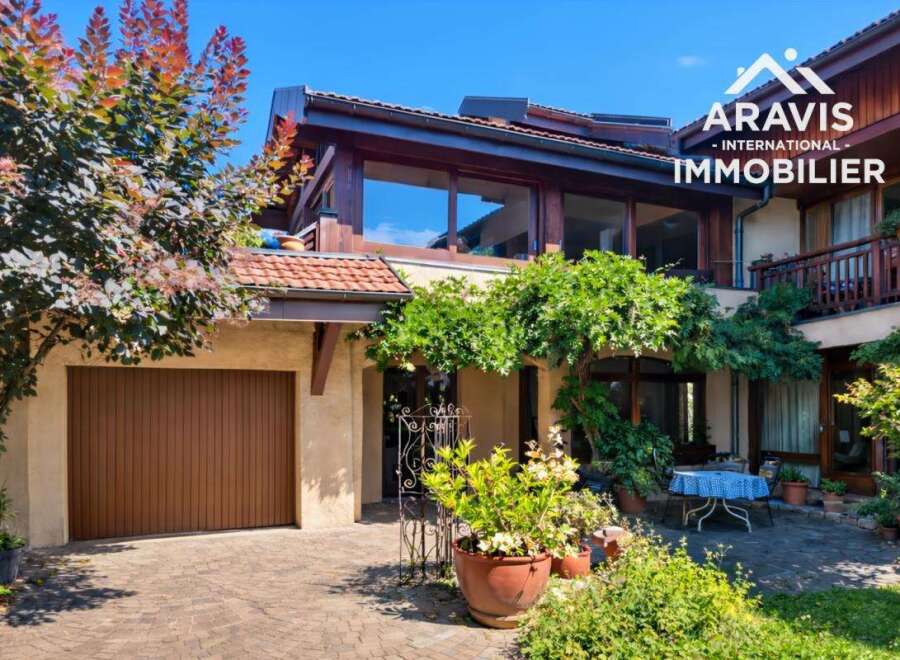 Discover this stunning property featuring a charming exterior and a welcoming atmosphere.