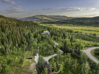Discover your dream retreat nestled in the heart of nature! This stunning property boasts a luxurious home surrounded by lush greenery and breathtaking mountain views.