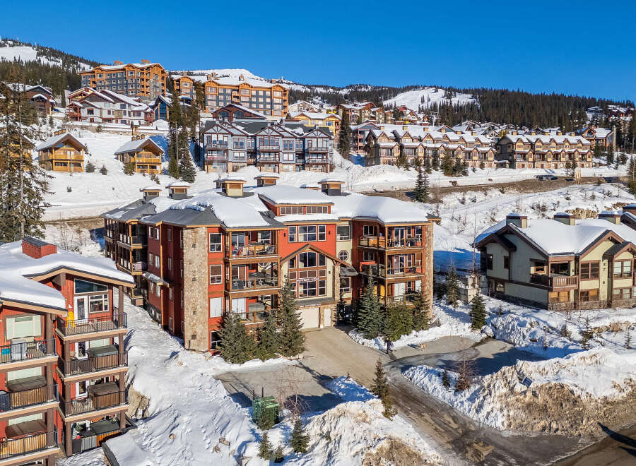 Discover the charm of this stunning mountain property, perfect for a winter getaway.