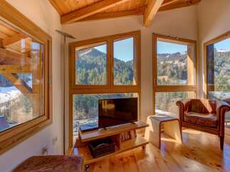 Experience the charm of this stunning property, featuring a cozy living area with breathtaking mountain views.