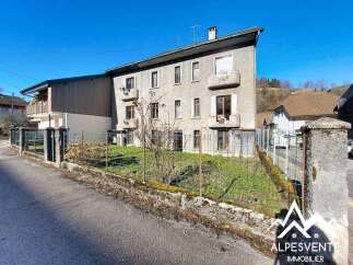 Discover this charming property, ideally located in a serene neighborhood.