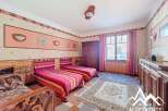 Discover this charming bedroom, perfect for a cozy retreat.