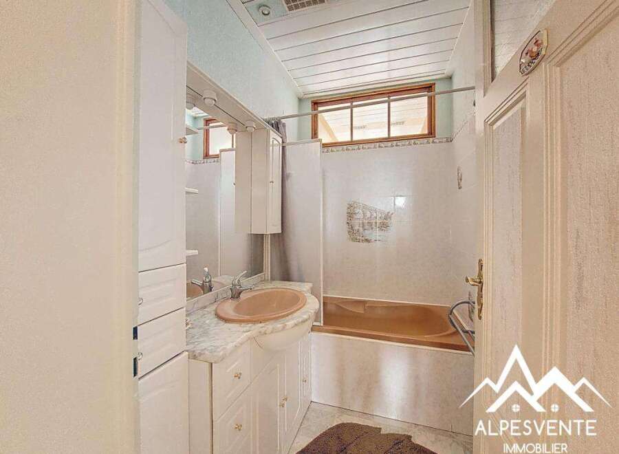 Discover this charming bathroom featuring a classic design and functional layout.