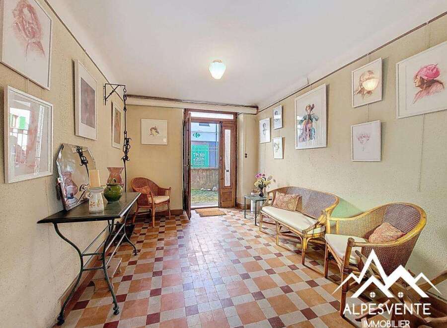 Discover the charm of this inviting property, featuring a welcoming entrance hall adorned with artistic touches.