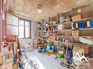Discover the potential of this versatile storage space! This property features ample shelving, perfect for organizing belongings.