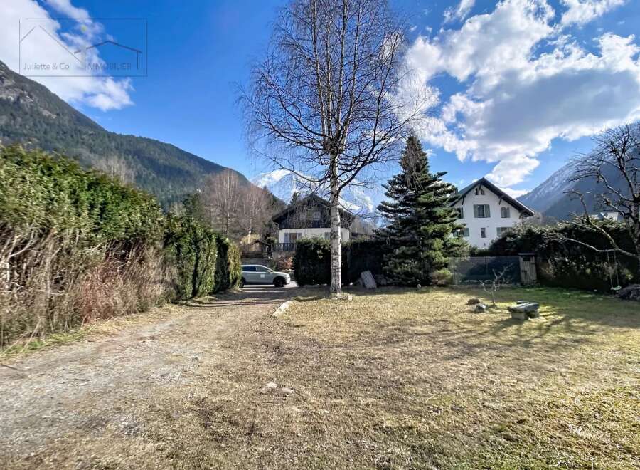 Discover a charming property nestled in a picturesque setting.
