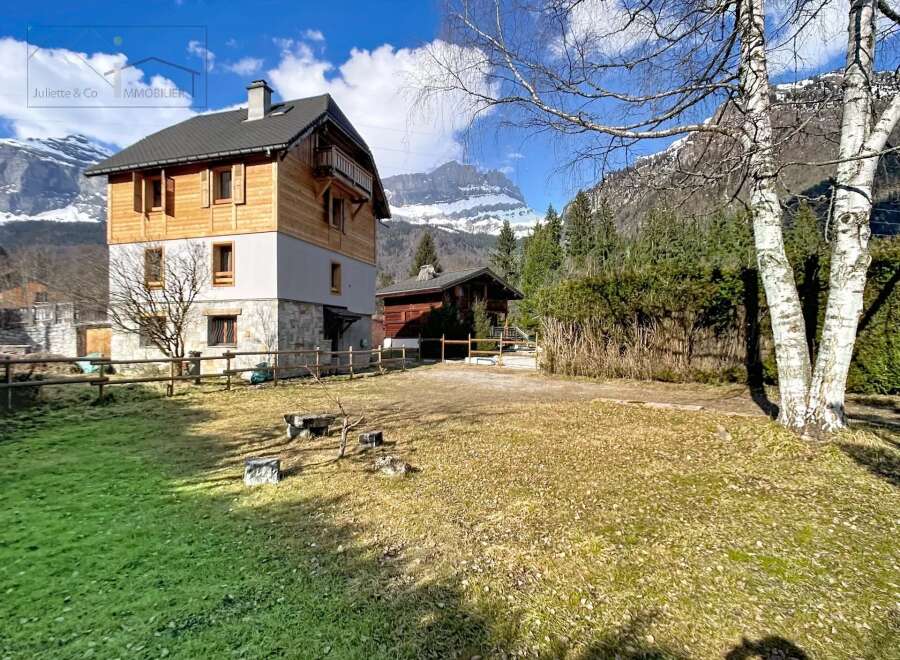 Discover a stunning property nestled in a picturesque mountain setting.