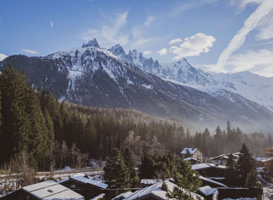 Discover your dream home nestled in the heart of the mountains! This stunning property boasts breathtaking views of snow-capped peaks and lush forests.
