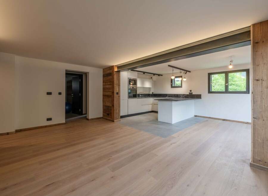 This stunning property boasts a modern open-plan design, perfect for contemporary living.