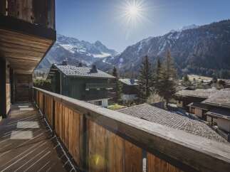Enjoy breathtaking mountain views from this stunning property.