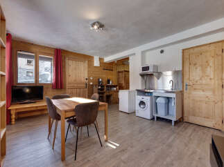 Discover the charm of this cozy apartment, perfect for a mountain getaway.