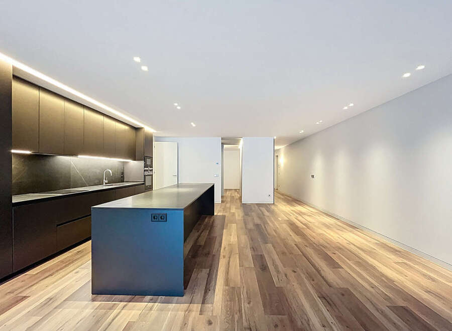 Experience modern luxury in this stunning kitchen.