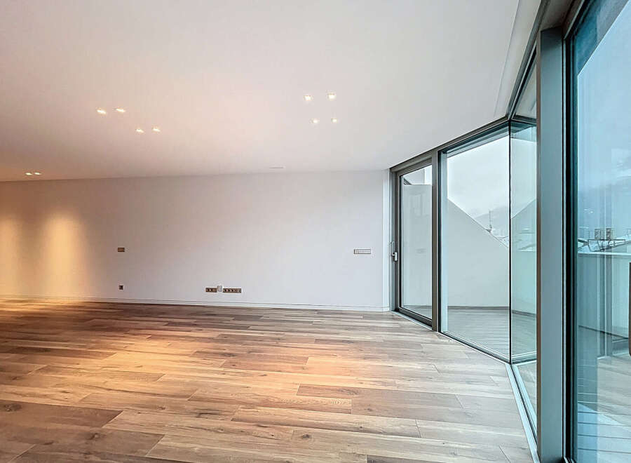 Experience modern living in this stunning property, featuring expansive windows that flood the space with natural light.