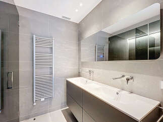 Experience modern luxury in this stunning bathroom.