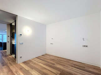 Discover the potential of this modern, unfurnished space, perfect for customization.