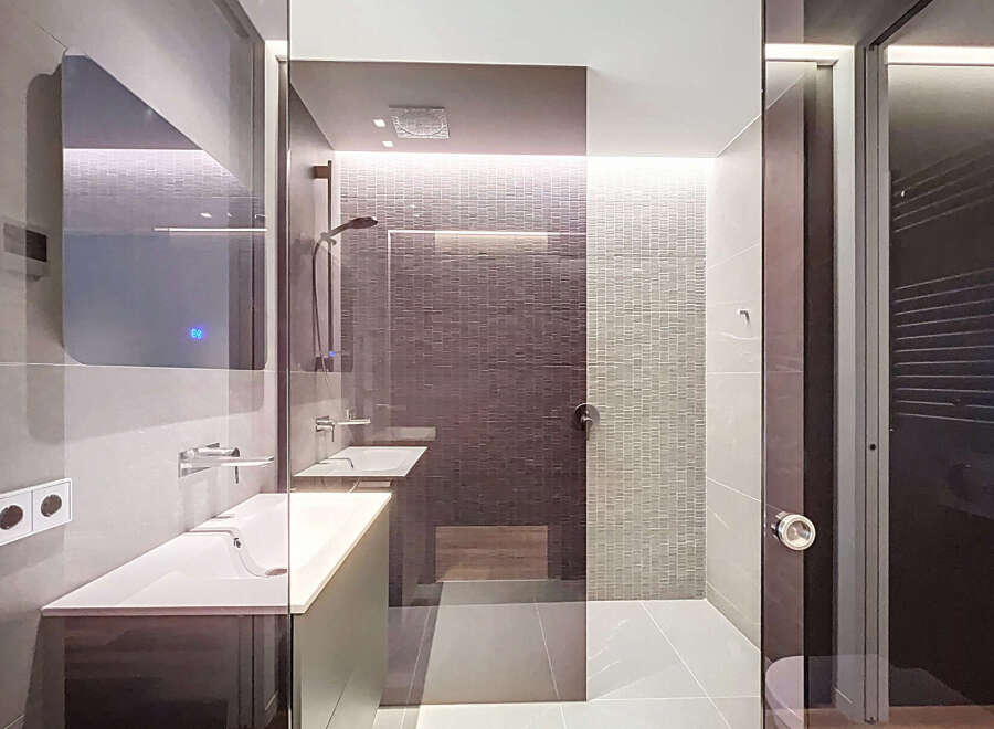 Step into luxury with this modern bathroom design.