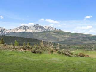 Discover the beauty of this stunning property, nestled in a picturesque landscape.