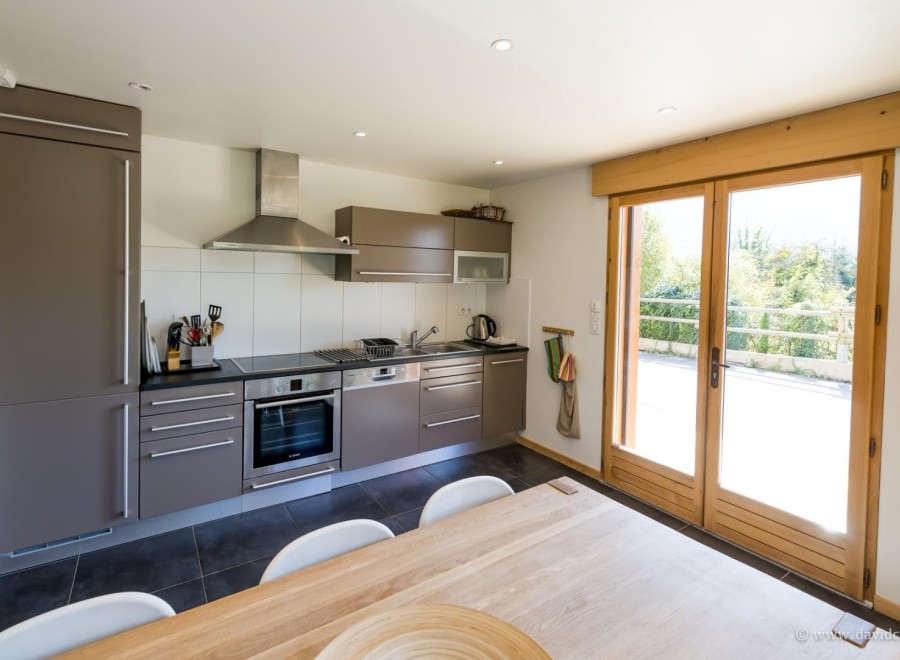 This stunning kitchen boasts modern appliances and ample cabinet space, perfect for culinary enthusiasts.