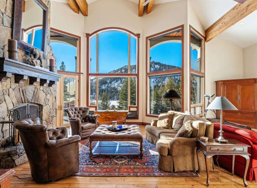 Experience luxury living in this stunning property with breathtaking mountain views.