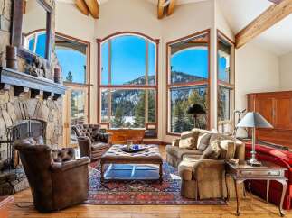 Experience luxury living in this stunning property with breathtaking mountain views.