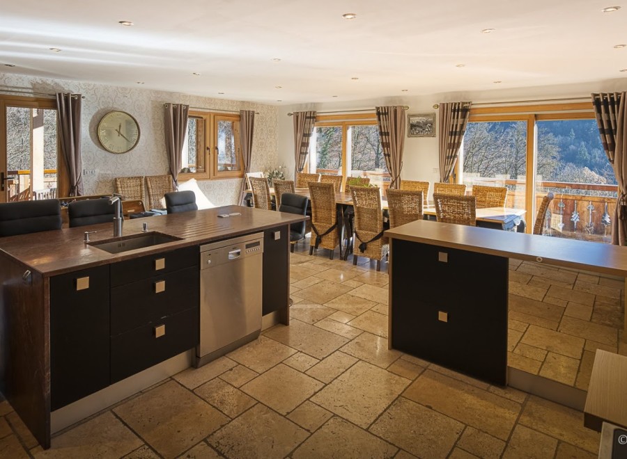 This stunning chalet boasts a spacious open-plan kitchen and dining area, perfect for entertaining guests.