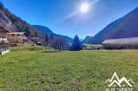 Discover this stunning property nestled in a picturesque mountain setting.