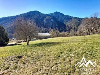 Discover this stunning property nestled in a picturesque landscape, offering breathtaking views of the surrounding mountains.