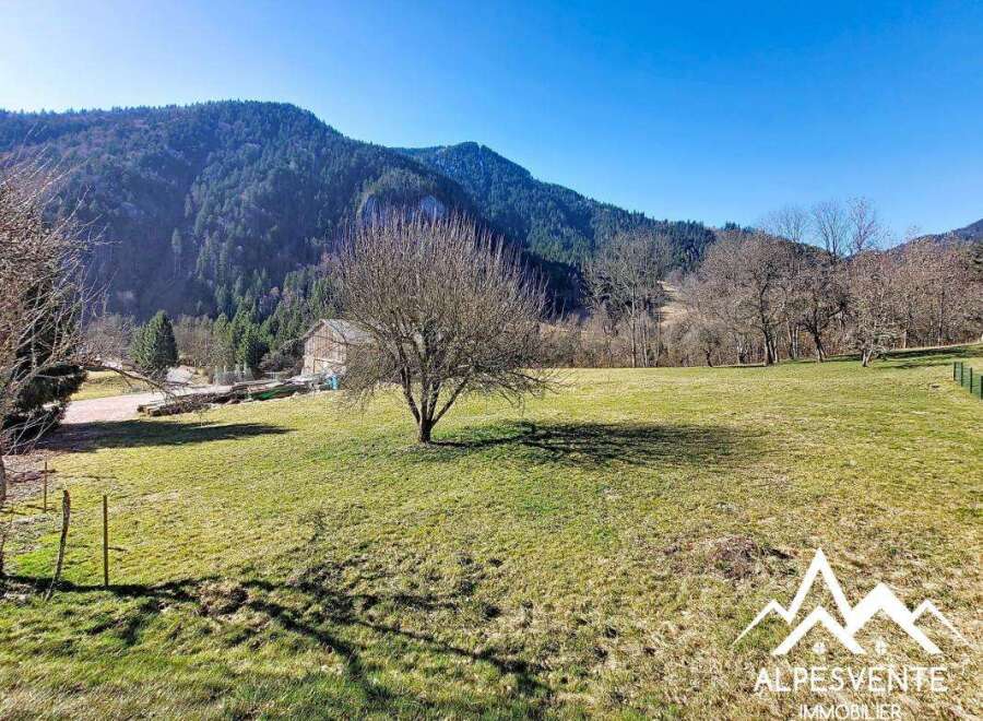Discover a stunning property nestled in a picturesque landscape, perfect for those seeking tranquility and natural beauty.