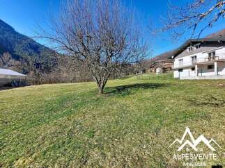 Discover this charming property nestled in a picturesque landscape, perfect for those seeking tranquility and natural beauty.