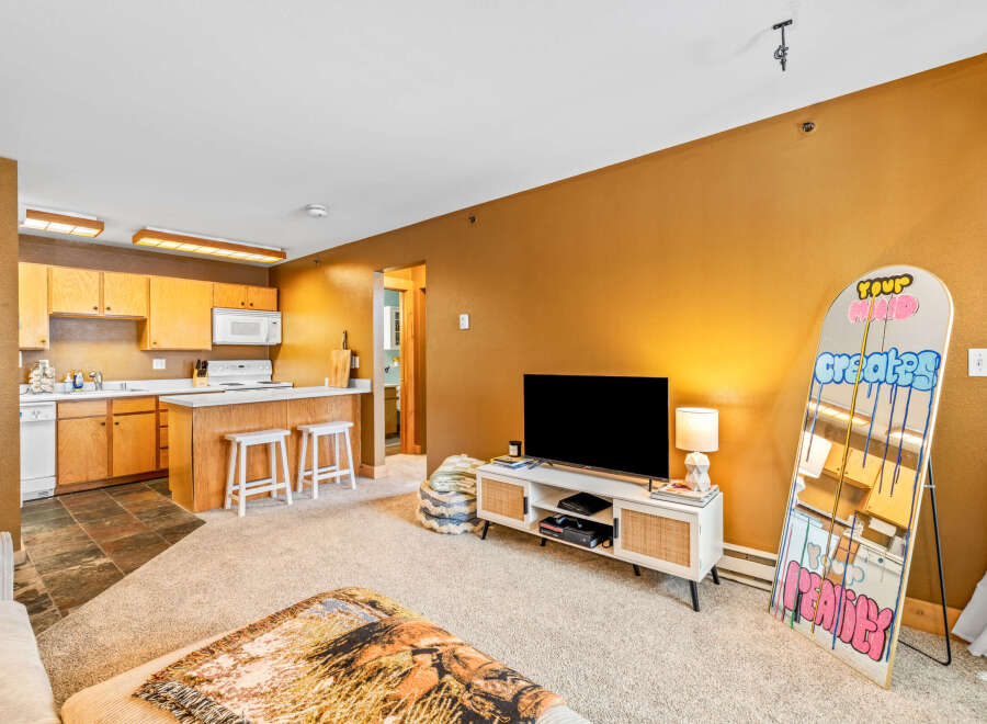 Discover this inviting living space, perfect for relaxation and entertainment.