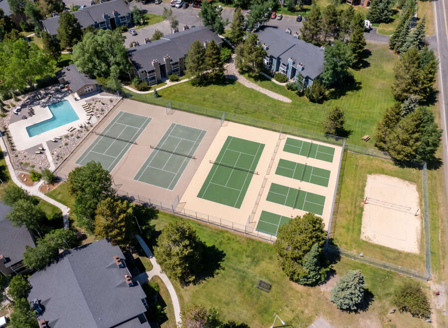 Discover the ultimate in leisure and luxury at this stunning property, featuring multiple tennis courts and a refreshing swimming pool.